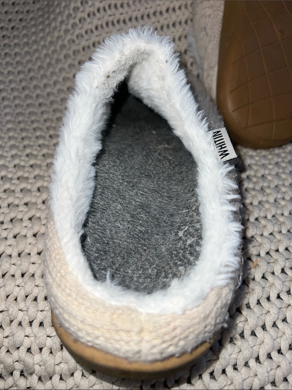 Cozy Beige Women’s Slipper Clogs with Faux Fur Trim - Picture 4 of 5